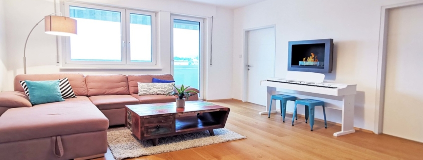 Wohnzimmer mit Wandkamin