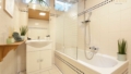Badezimmer mit Wanne