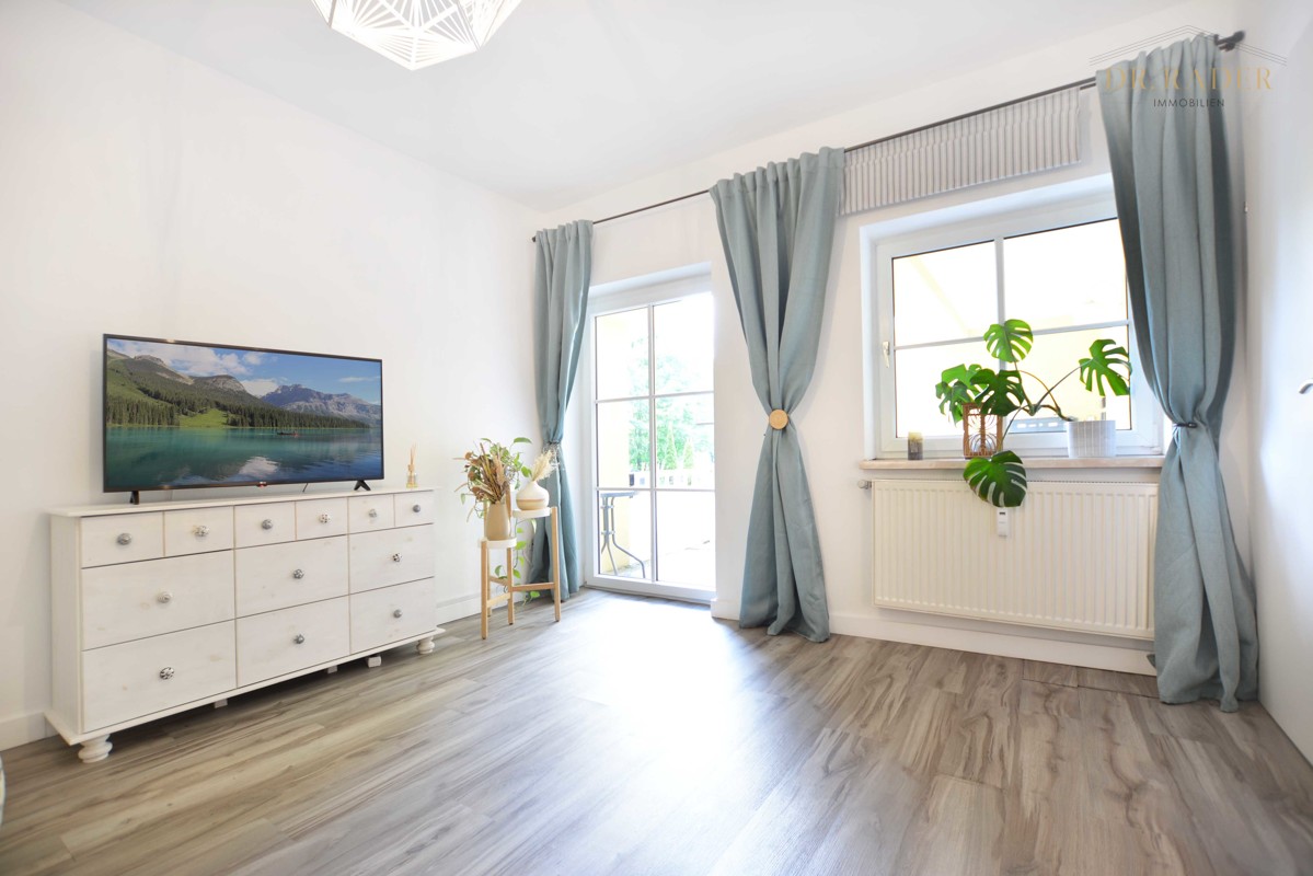 Wohnzimmer mit Ausgang zur Terrasse