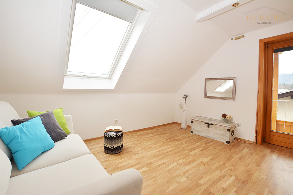 Wohnzimmer mit Ausgang auf die Terrasse