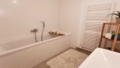 Badezimmer mit Badewanne