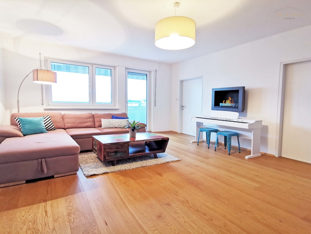Wohnzimmer mit Wandkamin